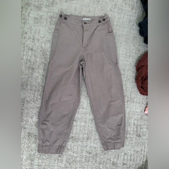 Everlane Fatigue Barrel Pant in grey taupe - Picture 3 of 6